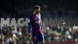 Is Lionel Messi Even Human? – 15 Times He Did The Impossible h