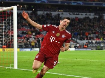 Lewandoski scores hat-trick as Bayern Munich win Benfica 5-2