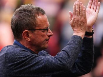 Manchester United holds Chelsea to a 1-1 draw