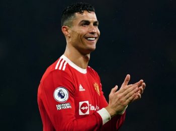 Gary Neville feels Cristiano Ronaldo wants to stay at Manchester United next season